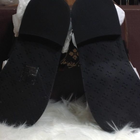 Patricia Nash Fidella Leather Toe-Loop Sandals - Picture 13 of 15